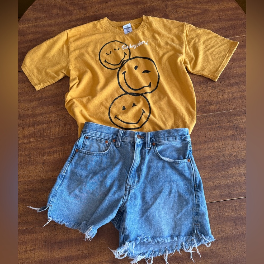 SmileyWorld Tee
